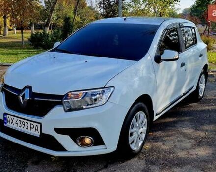 Белый Рено Сандеро, объемом двигателя 0.9 л и пробегом 13 тыс. км за 9870 $, фото 2 на Automoto.ua