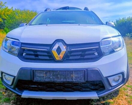 Белый Рено Сандеро, объемом двигателя 1 л и пробегом 117 тыс. км за 8800 $, фото 2 на Automoto.ua