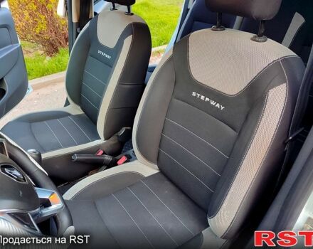 Рено Сандеро 2020 в Кропивницком (Кировограде) на Automoto.ua Белый Рено Сандеро, объемом двигателя 0.9 л и пробегом 50 тыс. км за 10500 $, фото 5 на Automoto.ua