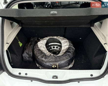 Белый Рено Сандеро, объемом двигателя 1 л и пробегом 102 тыс. км за 6800 $, фото 17 на Automoto.ua