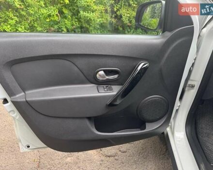 Белый Рено Сандеро, объемом двигателя 0.9 л и пробегом 68 тыс. км за 12490 $, фото 11 на Automoto.ua