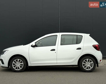 Белый Рено Сандеро, объемом двигателя 1 л и пробегом 102 тыс. км за 6800 $, фото 6 на Automoto.ua