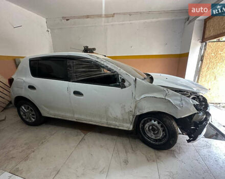 Белый Рено Сандеро, объемом двигателя 1 л и пробегом 140 тыс. км за 3000 $, фото 2 на Automoto.ua