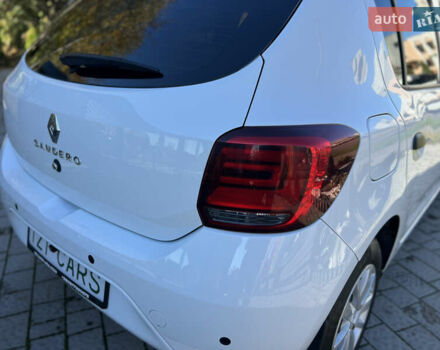 Білий Рено Сандеро, об'ємом двигуна 0.9 л та пробігом 26 тис. км за 13500 $, фото 8 на Automoto.ua