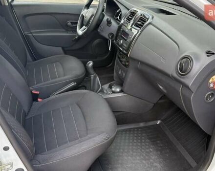 Белый Рено Сандеро, объемом двигателя 0.9 л и пробегом 73 тыс. км за 9990 $, фото 5 на Automoto.ua