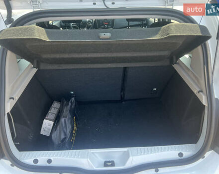 Белый Рено Сандеро, объемом двигателя 0.9 л и пробегом 74 тыс. км за 8415 $, фото 4 на Automoto.ua