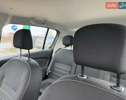 Білий Рено Сандеро, об'ємом двигуна 1 л та пробігом 36 тис. км за 9300 $, фото 43 на Automoto.ua