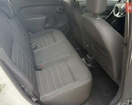 Белый Рено Сандеро, объемом двигателя 0.9 л и пробегом 73 тыс. км за 9990 $, фото 6 на Automoto.ua