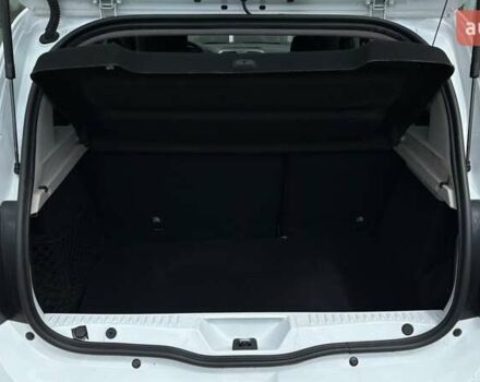 Белый Рено Сандеро, объемом двигателя 0.9 л и пробегом 73 тыс. км за 9990 $, фото 9 на Automoto.ua