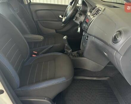 Белый Рено Сандеро, объемом двигателя 0.9 л и пробегом 67 тыс. км за 11464 $, фото 5 на Automoto.ua