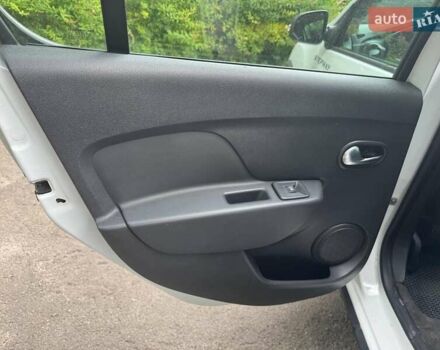 Белый Рено Сандеро, объемом двигателя 0.9 л и пробегом 68 тыс. км за 12490 $, фото 14 на Automoto.ua