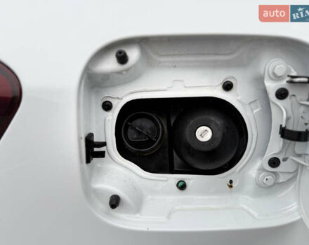 Белый Рено Сандеро, объемом двигателя 1 л и пробегом 102 тыс. км за 6800 $, фото 16 на Automoto.ua