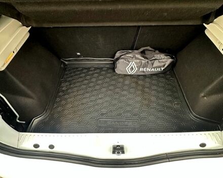 Белый Рено Сандеро, объемом двигателя 1.5 л и пробегом 58 тыс. км за 10999 $, фото 5 на Automoto.ua