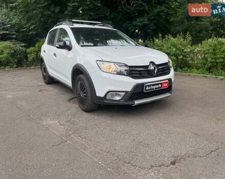 Белый Рено Сандеро, объемом двигателя 0.9 л и пробегом 68 тыс. км за 12490 $, фото 3 на Automoto.ua