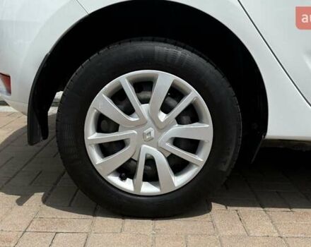 Белый Рено Сандеро, объемом двигателя 0.9 л и пробегом 73 тыс. км за 9990 $, фото 14 на Automoto.ua