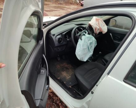 Белый Рено Сандеро, объемом двигателя 0 л и пробегом 180 тыс. км за 3500 $, фото 1 на Automoto.ua