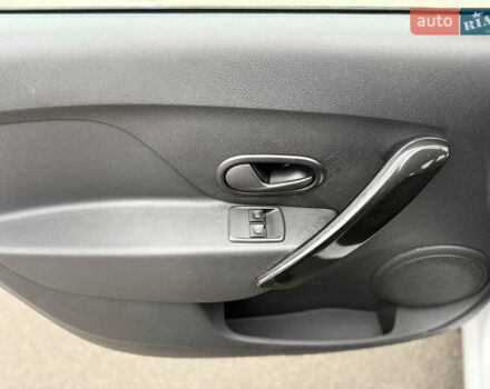 Белый Рено Сандеро, объемом двигателя 1 л и пробегом 102 тыс. км за 6800 $, фото 19 на Automoto.ua