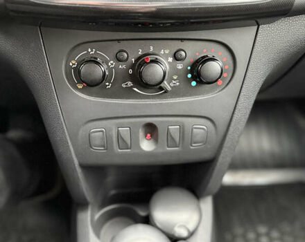 Белый Рено Сандеро, объемом двигателя 1 л и пробегом 102 тыс. км за 6800 $, фото 22 на Automoto.ua