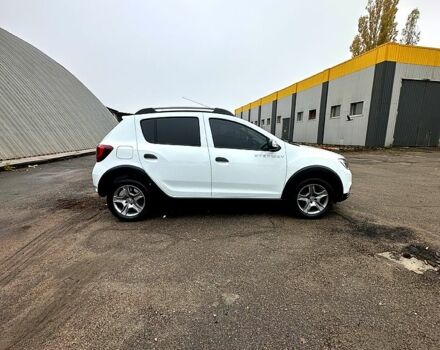 Белый Рено Сандеро, объемом двигателя 1.5 л и пробегом 58 тыс. км за 10999 $, фото 3 на Automoto.ua