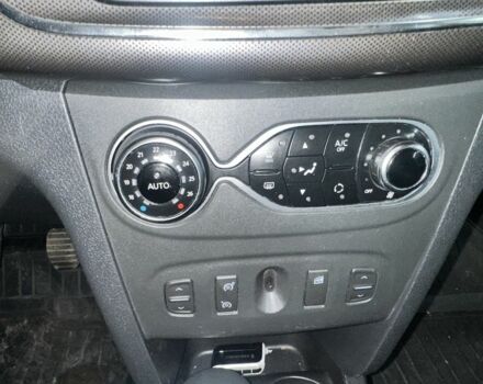 Белый Рено Сандеро, объемом двигателя 0.9 л и пробегом 100 тыс. км за 8999 $, фото 6 на Automoto.ua