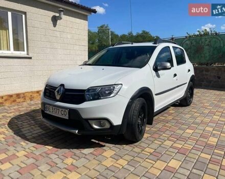 Білий Рено Сандеро, об'ємом двигуна 0.9 л та пробігом 64 тис. км за 10500 $, фото 4 на Automoto.ua