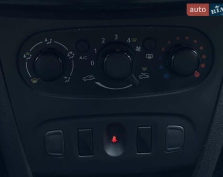 Білий Рено Сандеро, об'ємом двигуна 0.9 л та пробігом 56 тис. км за 8500 $, фото 13 на Automoto.ua