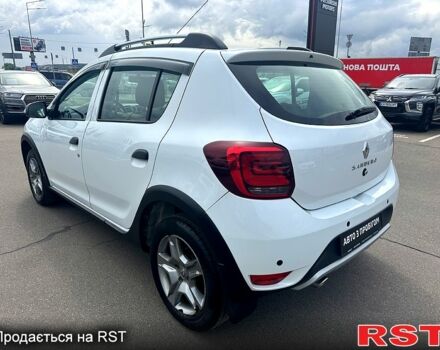Белый Рено Сандеро, объемом двигателя 1.5 л и пробегом 34 тыс. км за 12500 $, фото 4 на Automoto.ua