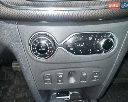 Белый Рено Сандеро, объемом двигателя 0.9 л и пробегом 101 тыс. км за 9550 $, фото 12 на Automoto.ua