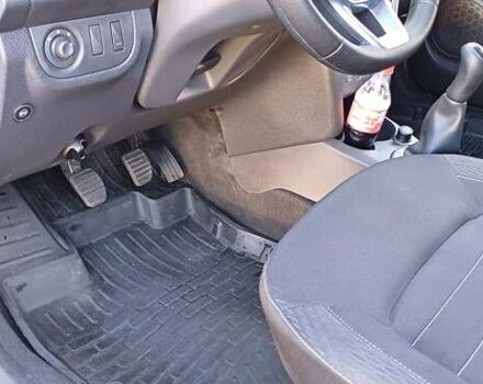 Белый Рено Сандеро, объемом двигателя 0.9 л и пробегом 45 тыс. км за 8300 $, фото 11 на Automoto.ua