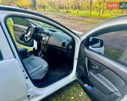 Білий Рено Сандеро, об'ємом двигуна 0.9 л та пробігом 53 тис. км за 9600 $, фото 8 на Automoto.ua