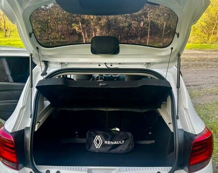 Білий Рено Сандеро, об'ємом двигуна 0.9 л та пробігом 53 тис. км за 9600 $, фото 10 на Automoto.ua