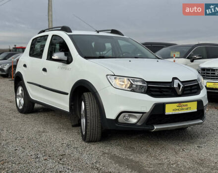 Белый Рено Сандеро, объемом двигателя 0.9 л и пробегом 65 тыс. км за 10000 $, фото 1 на Automoto.ua