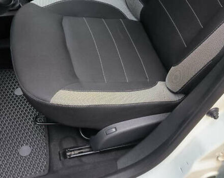 Белый Рено Сандеро, объемом двигателя 0.9 л и пробегом 52 тыс. км за 10999 $, фото 12 на Automoto.ua