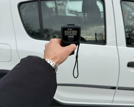 Белый Рено Сандеро, объемом двигателя 0.9 л и пробегом 65 тыс. км за 10000 $, фото 24 на Automoto.ua