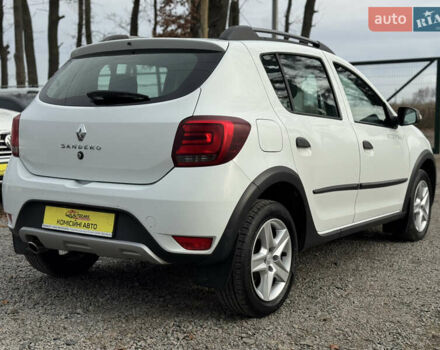 Белый Рено Сандеро, объемом двигателя 0.9 л и пробегом 65 тыс. км за 10000 $, фото 4 на Automoto.ua