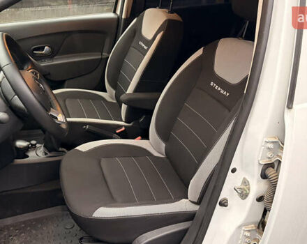 Білий Рено Сандеро, об'ємом двигуна 1.46 л та пробігом 17 тис. км за 13235 $, фото 5 на Automoto.ua