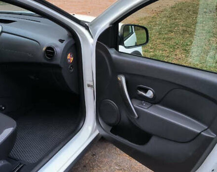 Белый Рено Сандеро, объемом двигателя 0.9 л и пробегом 52 тыс. км за 10999 $, фото 15 на Automoto.ua