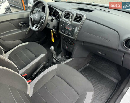 Белый Рено Сандеро, объемом двигателя 0.9 л и пробегом 65 тыс. км за 10000 $, фото 10 на Automoto.ua