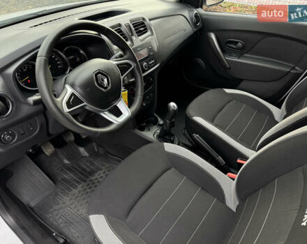 Белый Рено Сандеро, объемом двигателя 0.9 л и пробегом 65 тыс. км за 10000 $, фото 8 на Automoto.ua