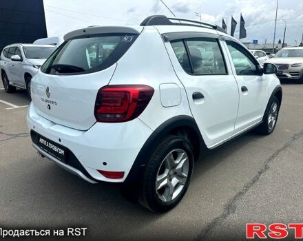Белый Рено Сандеро, объемом двигателя 1.5 л и пробегом 34 тыс. км за 12500 $, фото 6 на Automoto.ua