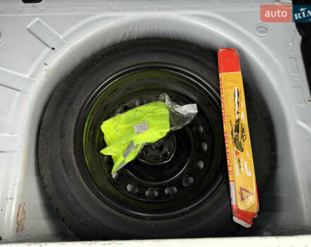 Белый Рено Сандеро, объемом двигателя 0.9 л и пробегом 65 тыс. км за 10000 $, фото 7 на Automoto.ua