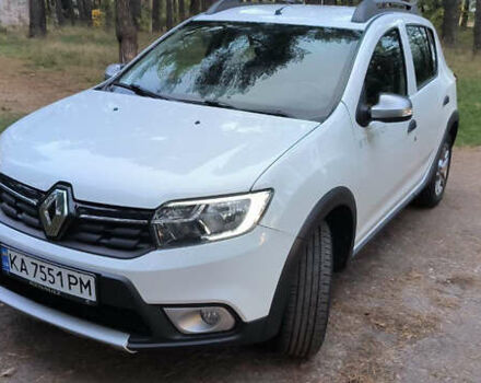 Белый Рено Сандеро, объемом двигателя 0.9 л и пробегом 52 тыс. км за 10999 $, фото 2 на Automoto.ua
