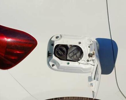 Белый Рено Сандеро, объемом двигателя 0.9 л и пробегом 45 тыс. км за 8300 $, фото 15 на Automoto.ua