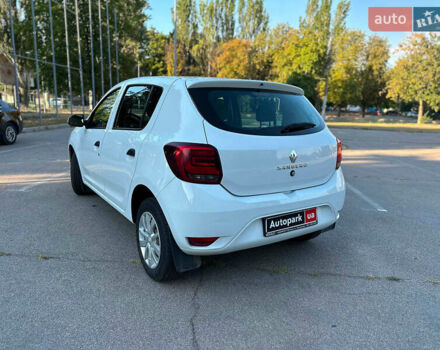 Білий Рено Сандеро, об'ємом двигуна 1 л та пробігом 98 тис. км за 8890 $, фото 6 на Automoto.ua