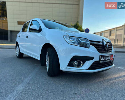 Білий Рено Сандеро, об'ємом двигуна 1 л та пробігом 98 тис. км за 8890 $, фото 8 на Automoto.ua
