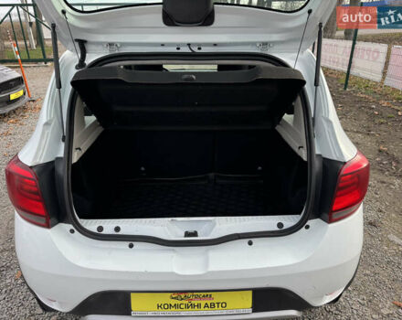 Белый Рено Сандеро, объемом двигателя 0.9 л и пробегом 65 тыс. км за 10000 $, фото 6 на Automoto.ua