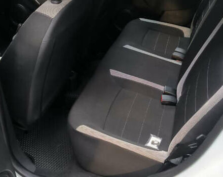 Белый Рено Сандеро, объемом двигателя 0.9 л и пробегом 52 тыс. км за 10999 $, фото 17 на Automoto.ua