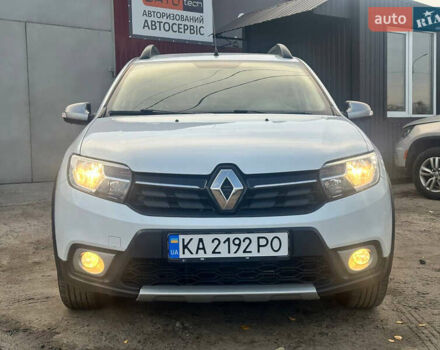 Белый Рено Сандеро, объемом двигателя 0.9 л и пробегом 101 тыс. км за 9550 $, фото 4 на Automoto.ua