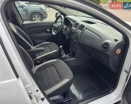 Белый Рено Сандеро, объемом двигателя 0.9 л и пробегом 68 тыс. км за 9400 $, фото 8 на Automoto.ua