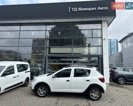 Белый Рено Сандеро, объемом двигателя 0.9 л и пробегом 68 тыс. км за 9400 $, фото 3 на Automoto.ua